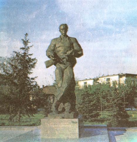 Паметникът на Христо Кърпачев lovech-013.jpg