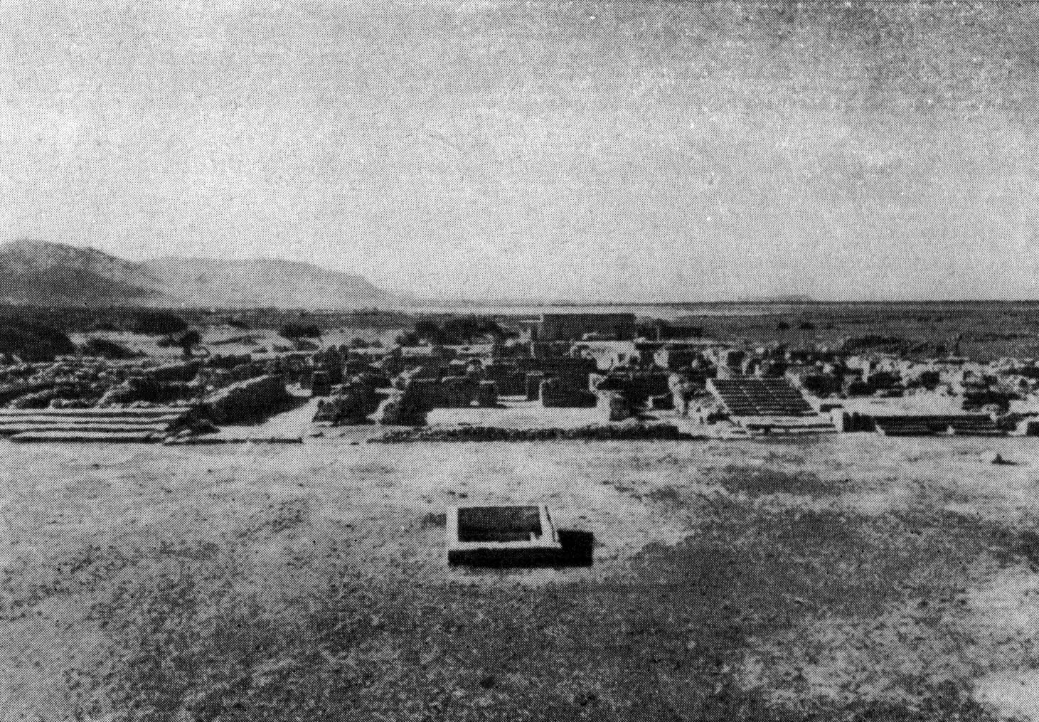 Централният двор и олтарът в Малия dvor_malia.jpg