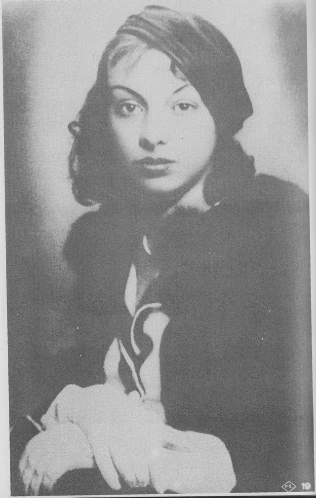 6. Яна Язова. Снимка, разпространена като пощенска картичка от Григор Пасков, 1934 Яна Язова на пощенска картичка, 1934