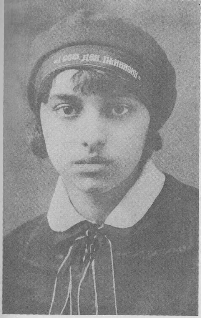 3. Яна Язова ученичка в I Софийска девическа гимназия, 1930 Яна Язова ученичка, 1930